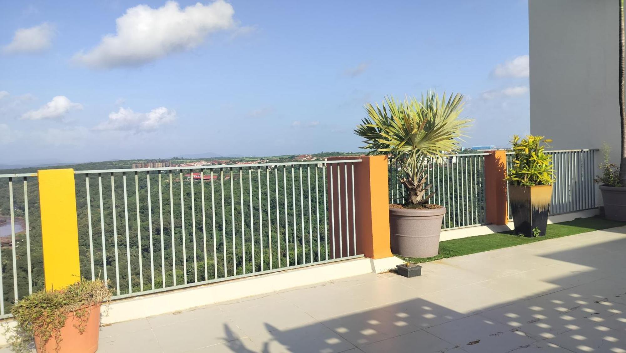 Good 2 Bhk With Pool View 6km From Airport, -805 Apartment