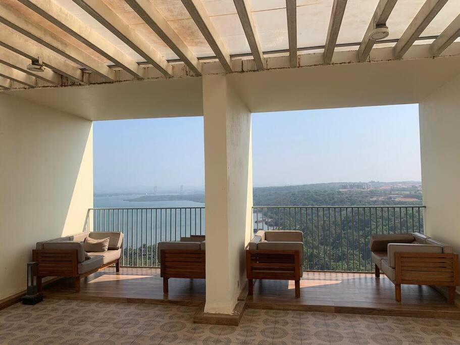 Good 2 Bhk With Pool View 6km From Airport, -805 Apartment