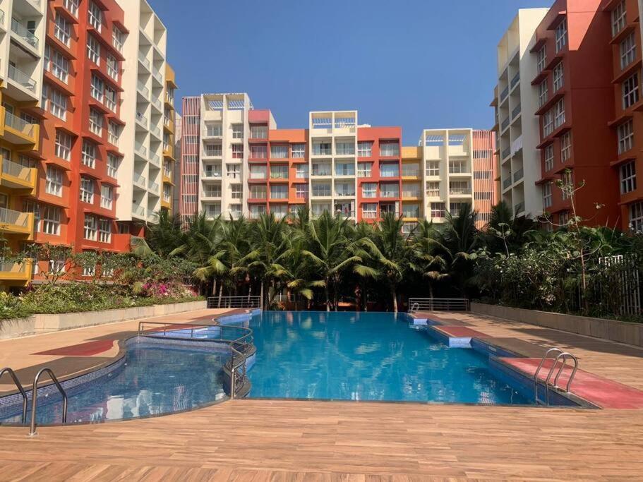 Apartment Good 2 Bhk With Pool View 6km From Airport, -805 *