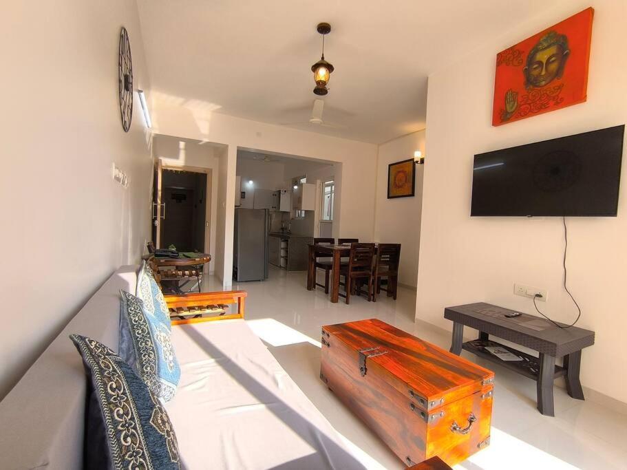 Good 2 Bhk With Pool View 6km From Airport, -805 Apartment