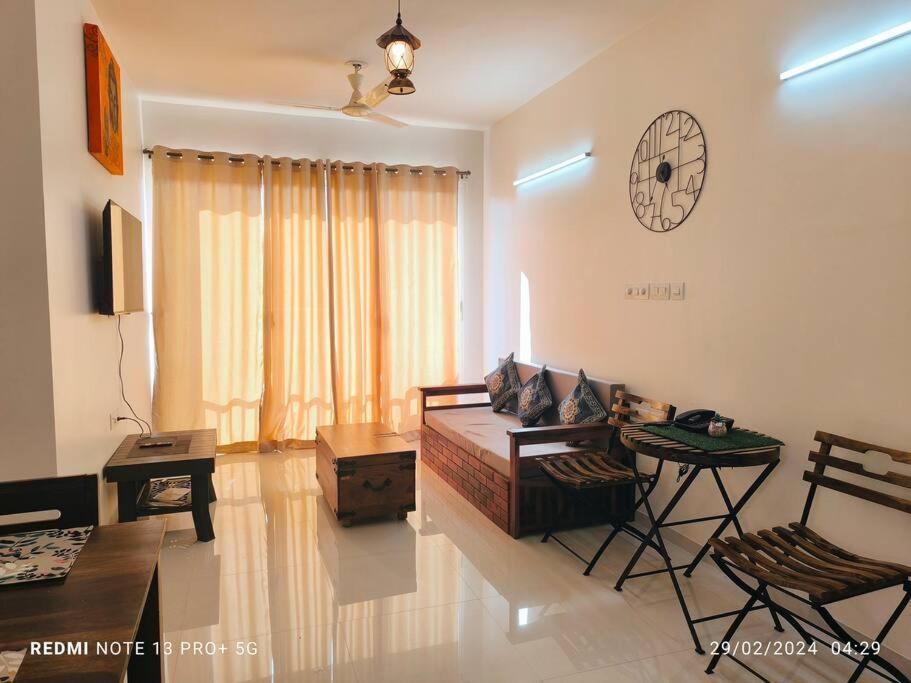 Good 2 Bhk With Pool View 6km From Airport, -805 Apartment