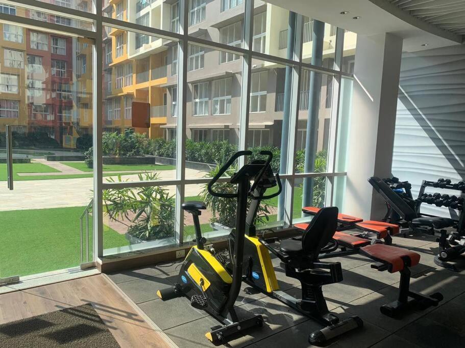 Apartment Good 2 Bhk With Pool View 6km From Airport, -805 *